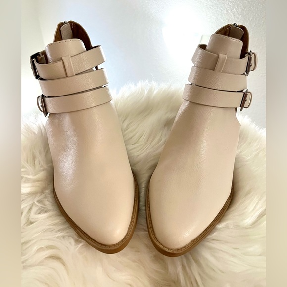 NWOT 7.5 Double Buckle Cutout Heeled Boots - Picture 2 of 11